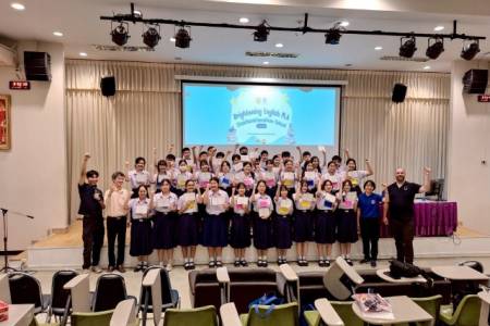 กิจกรรม Brightening English M.4