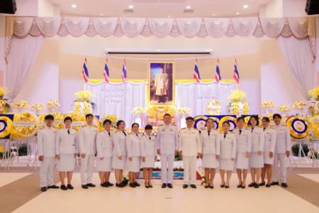 พิธีทำบุญตักบาตร ถวายพระราชกุศล และพิธีวางพวงมาลา เนื่องในวันนวมินทรมหาราช วันจันทร์ที่ 13 ตุลาคม 2568 คณะผู้บริหาร คณะครูกลุ่มสาระการเรียนรู้ภาษาต่างประเทศ ร่วมพิธีสวดพระพุทธมนต์และทำบุญตักบาตรถวายพระราชกุศล และพิธีวางพวงมาลา
