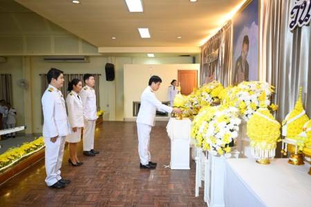 น้อมรำลึกในพระมหากรุณาธิคุณของ พระบาทสมเด็จพระบรมชนกาธิเบศร มหาภูมิพลอดุลยเดชมหาราช บรมนาถบพิตร เนื่องในวันพระบิดาแห่งฝนหลวง ประจำปี 2568  วันศุกร์ที่ 14 พฤศจิกายน 2568 โรงเรียนจักรคำคณาทร จังหวัดลำพูน นำโดย นายธำรงค์ หน่อเรือง ผู้อำนวยการโรงเรียน