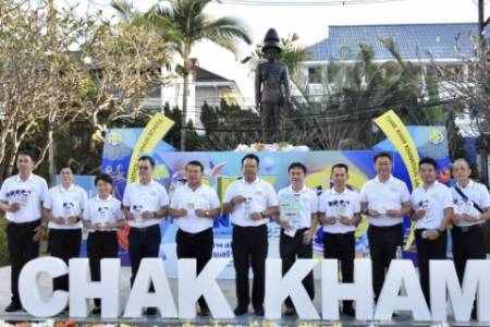 โรงเรียนจักรคำคณาทร จังหวัดลำพูน  เข้าร่วมกิจกรรมเดินรณรงค์เชิญชวนไปใช้สิทธิเลือกตั้งสมาชิกสภาผู้แทนราษฎรและการออกเชียงประชามติ 