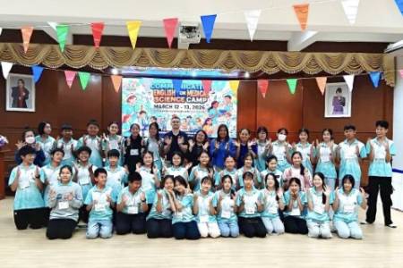 นักเรียนห้องเรียนพิเศษเตรียมแพทย์ ทันตแพทย์ เทคนิคการแพทย์ สัตวแพทย์ และเภสัชกร ระดับชั้นมัธยมศึกษาปีที่ 1/6ได้เข้าร่วมกิจกรรม Communicative English Camp for Pre-Medical, Dentistry, Medical Technology, Veterinary Medicine, and Pharmacy