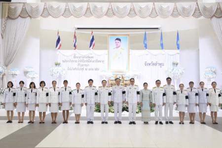 พิธีลงนามถวายพระพรชัยมงคลเฉลิมพระเกียรติ เนื่องในโอกาสวันคล้ายวันประสูติ สมเด็จพระเจ้าลูกยาเธอ เจ้าฟ้าทีปังกรรัศมีโชติ มหาวชิโรตตมางกูร สิริวิบูลยราชกุมาร วันพุธที่ 29 เมษายน พ.ศ.2569 นายธำรงค์ หน่อเรือง ผู้อำนวยการโรงเรียนจักรคำคณาทร จังหวัดลำพูน